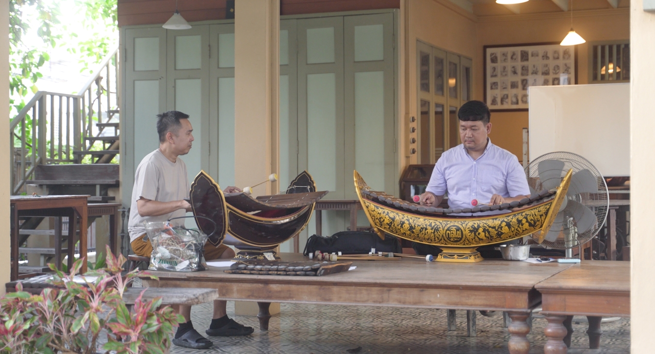 ภาพเบื้องหลังการเลือกเครื่องดนตรี
