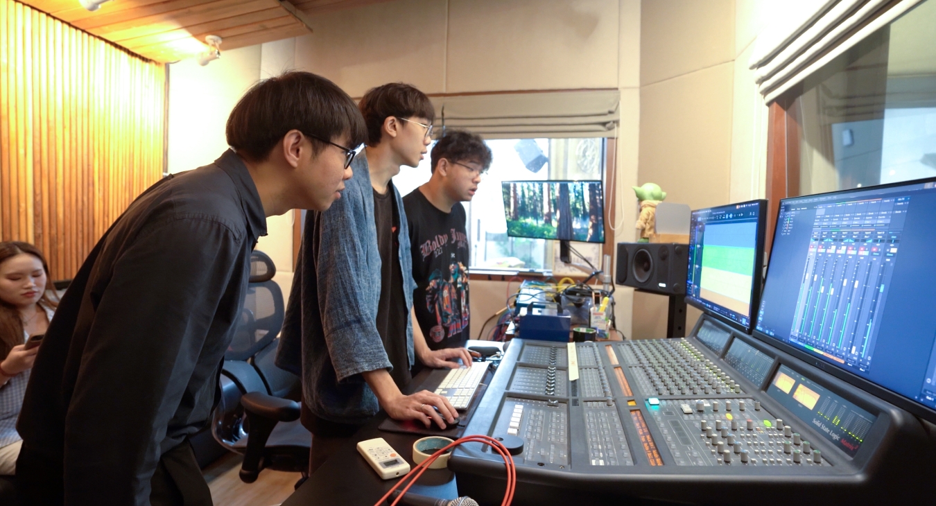 ภาพเบื้องหลังการทำงานของฝ่ายบันทึกเสียง