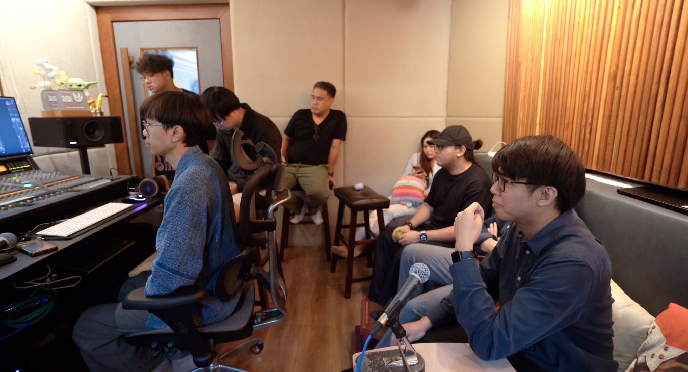 ภาพเบื้องหลังการทำงานของฝ่ายบันทึกเสียง