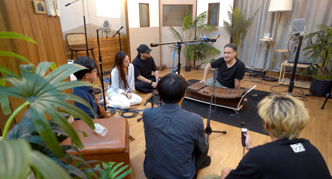 ภาพเบื้องหลังการทำงานของฝ่ายบันทึกเสียง