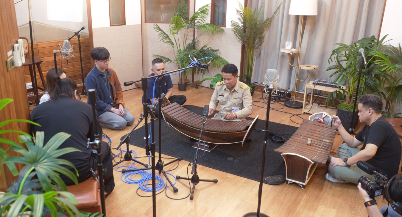 ภาพเบื้องหลังการทำงานของฝ่ายบันทึกเสียง