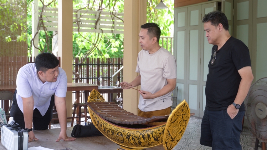 ภาพเบื้องหลังการเลือกเครื่องดนตรี