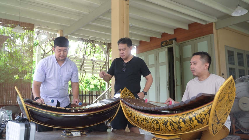 ภาพเบื้องหลังการเลือกเครื่องดนตรี