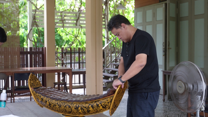 ภาพเบื้องหลังการเลือกเครื่องดนตรี