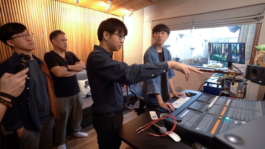 ภาพเบื้องหลังการทำงานของฝ่ายบันทึกเสียง