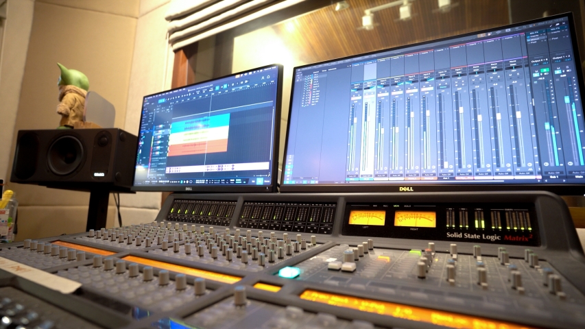 ภาพเบื้องหลังการทำงานของฝ่ายบันทึกเสียง