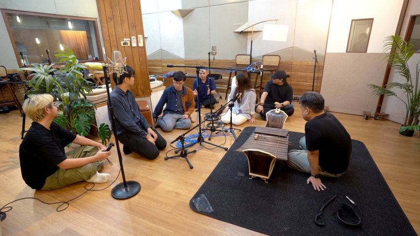ภาพเบื้องหลังการทำงานของฝ่ายบันทึกเสียง
