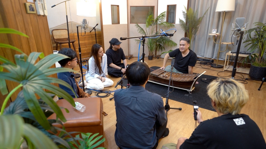 ภาพเบื้องหลังการทำงานของฝ่ายบันทึกเสียง
