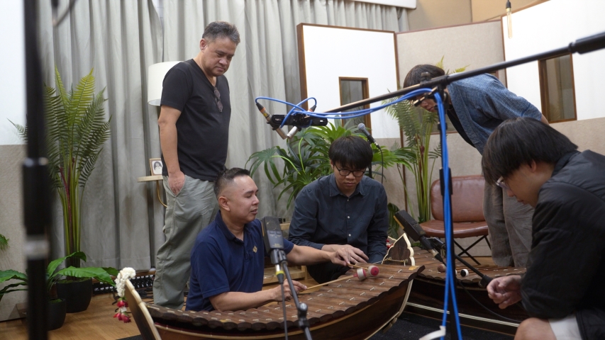 ภาพเบื้องหลังการทำงานของฝ่ายบันทึกเสียง
